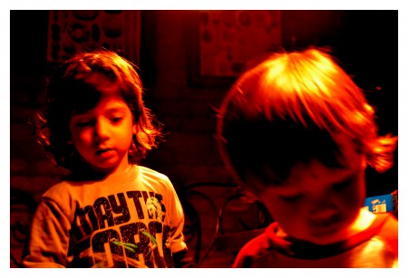 esos chicos son como bombas pequeñitas..